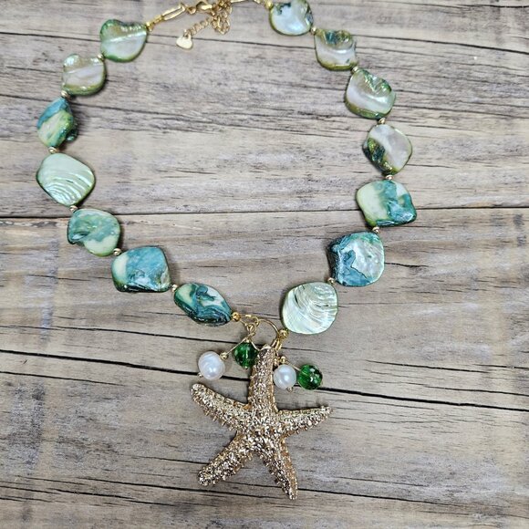 Hand Made Green Boho Chic  Shell with Gold Starfish Pendent Summer Necklace 16" - Picture 3 of 5